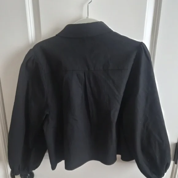 Ellandemm Women's Black Cropped Shirt - Picture 2 of 4